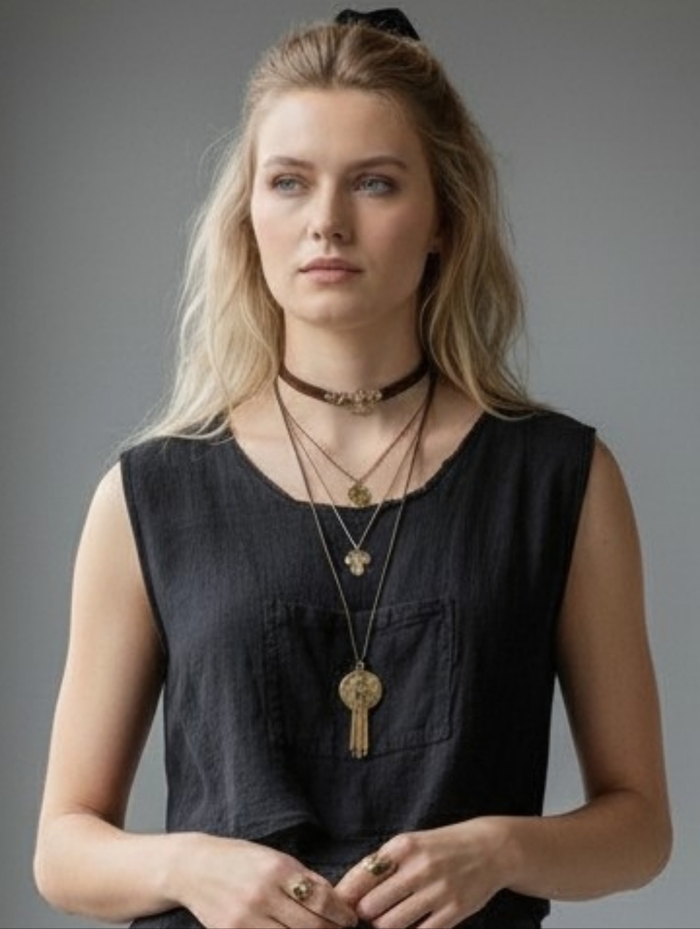 Albacá Black Cropped Cotton Tank Top with Front Pocket